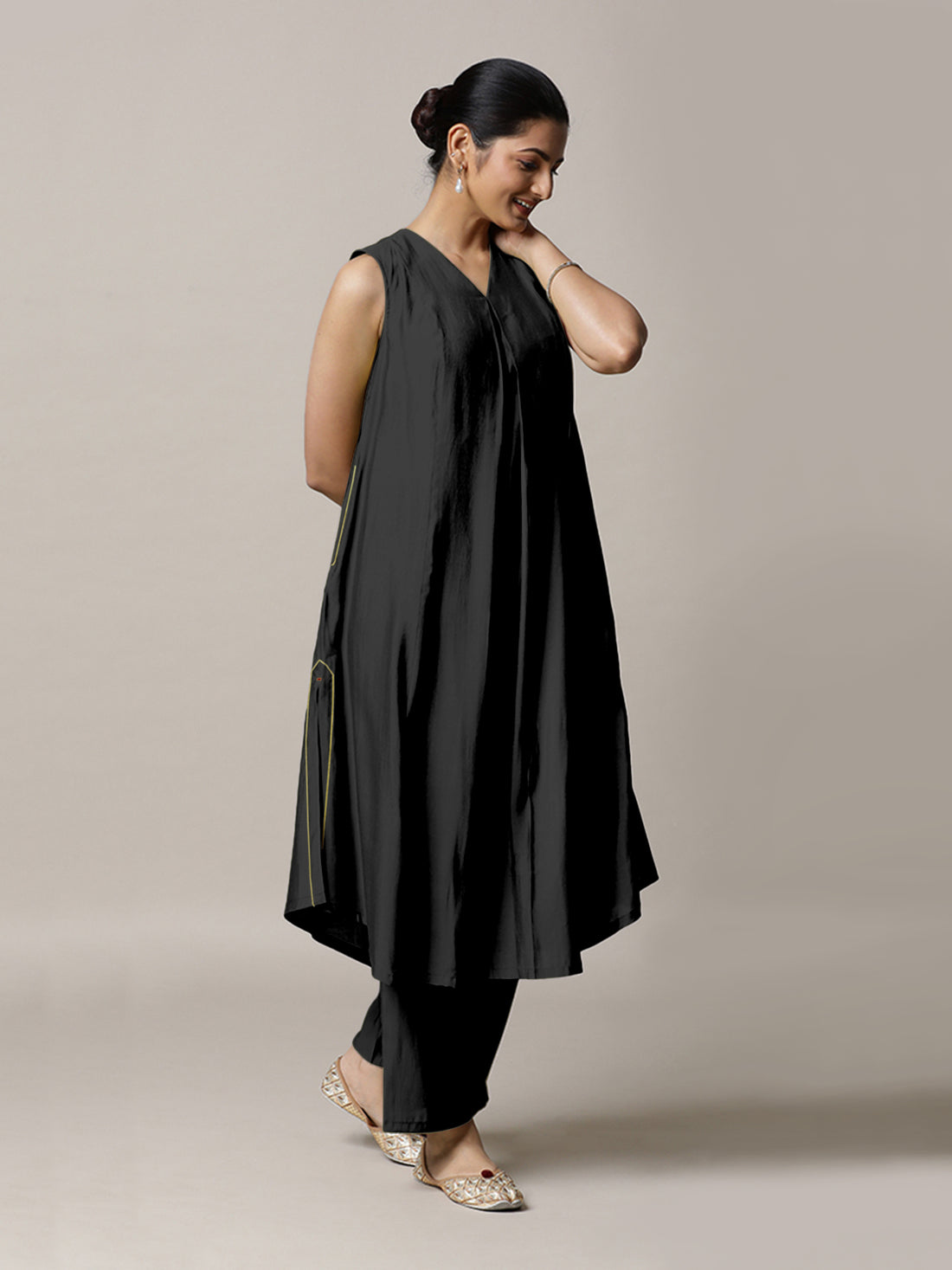 Mirha x Rozaana Kurta, in Black Viscose, featuring sleeveless and v-neckline, made for daily & work.