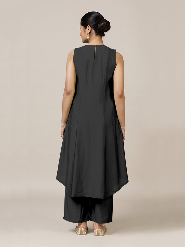 Mirha x Rozaana Kurta, in Black Viscose, featuring sleeveless and v-neckline, made for daily & work (view 2).