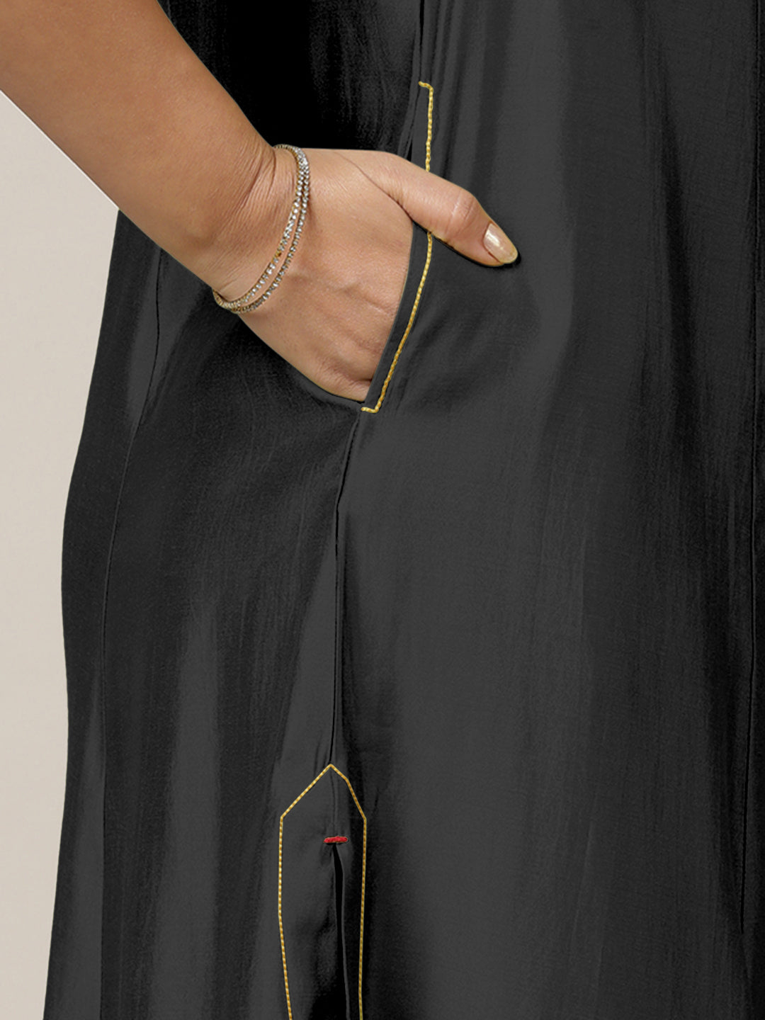 Mirha x Rozaana Kurta, in Black Viscose, featuring sleeveless and v-neckline, made for daily & work (view 3).