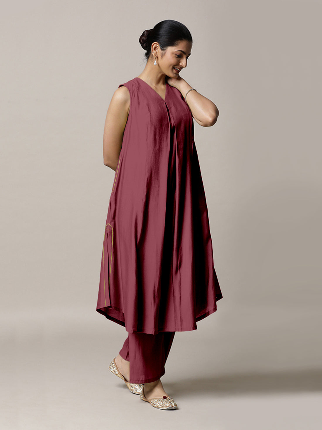 Mirha x Rozaana Kurta, in Pink Viscose, featuring sleeveless and v-neckline, made for daily & work (view 8).