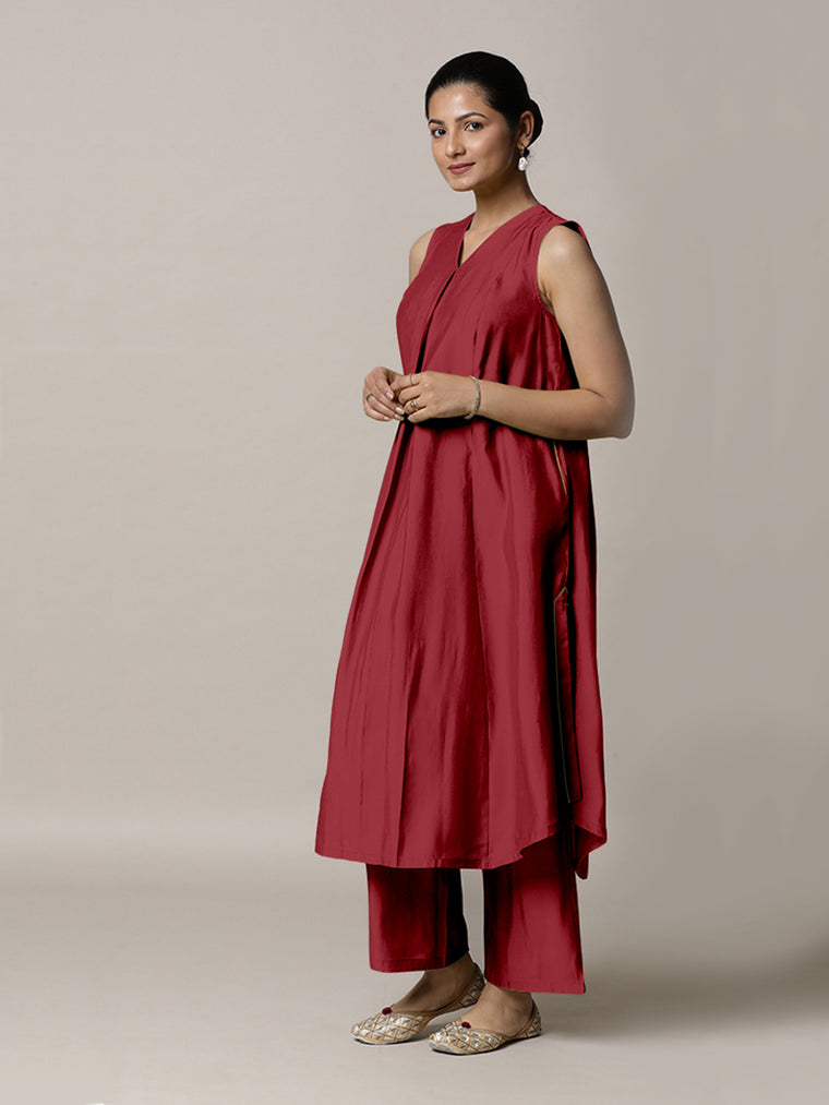 Mirha x Rozaana Kurta, in Red Viscose, featuring sleeveless and v-neckline, made for daily & work.