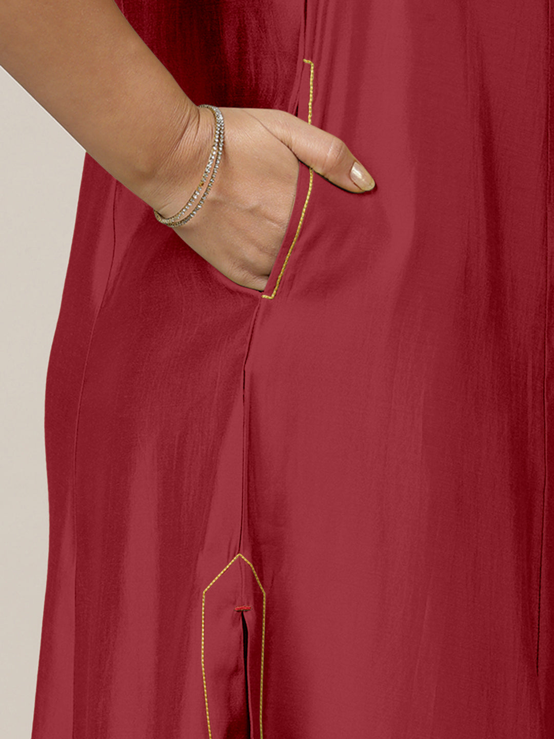Mirha x Rozaana Kurta, in Red Viscose, featuring sleeveless and v-neckline, made for daily & work (view 3).
