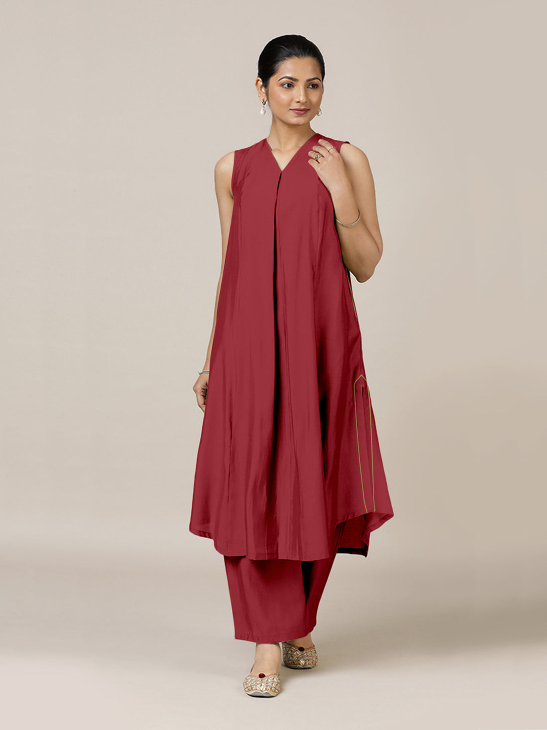 Mirha x Rozaana Kurta, in Red Viscose, featuring sleeveless and v-neckline, made for daily & work (view 5).