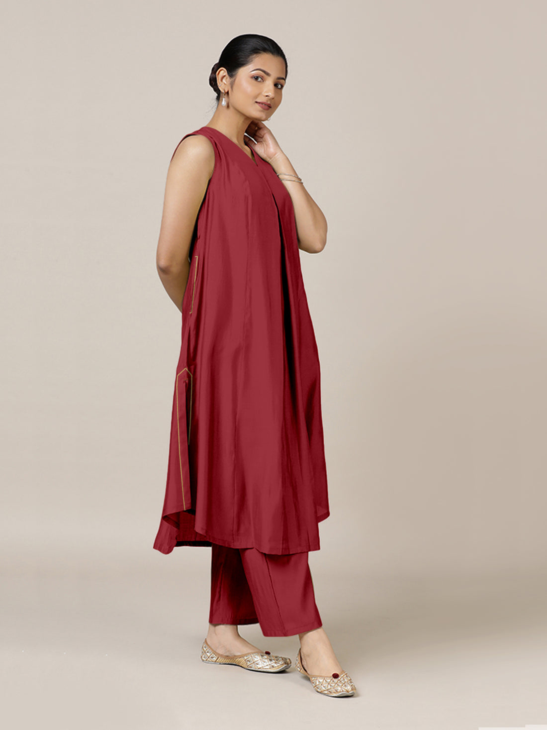 Mirha x Rozaana Kurta, in Red Viscose, featuring sleeveless and v-neckline, made for daily & work (view 7).