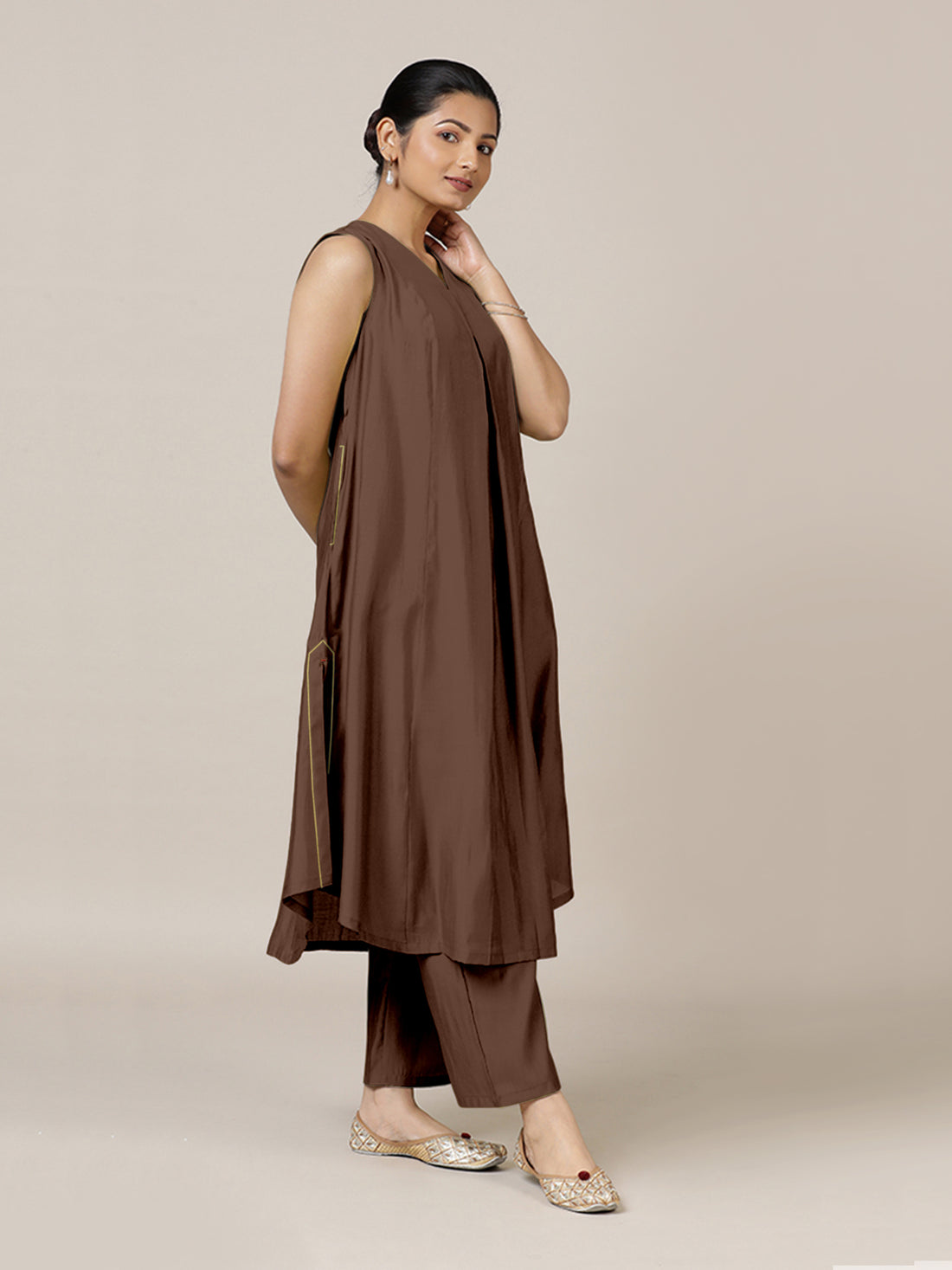 Mirha x Rozaana Kurta, in Brown Viscose, featuring sleeveless and v-neckline, made for daily & work (view 6).