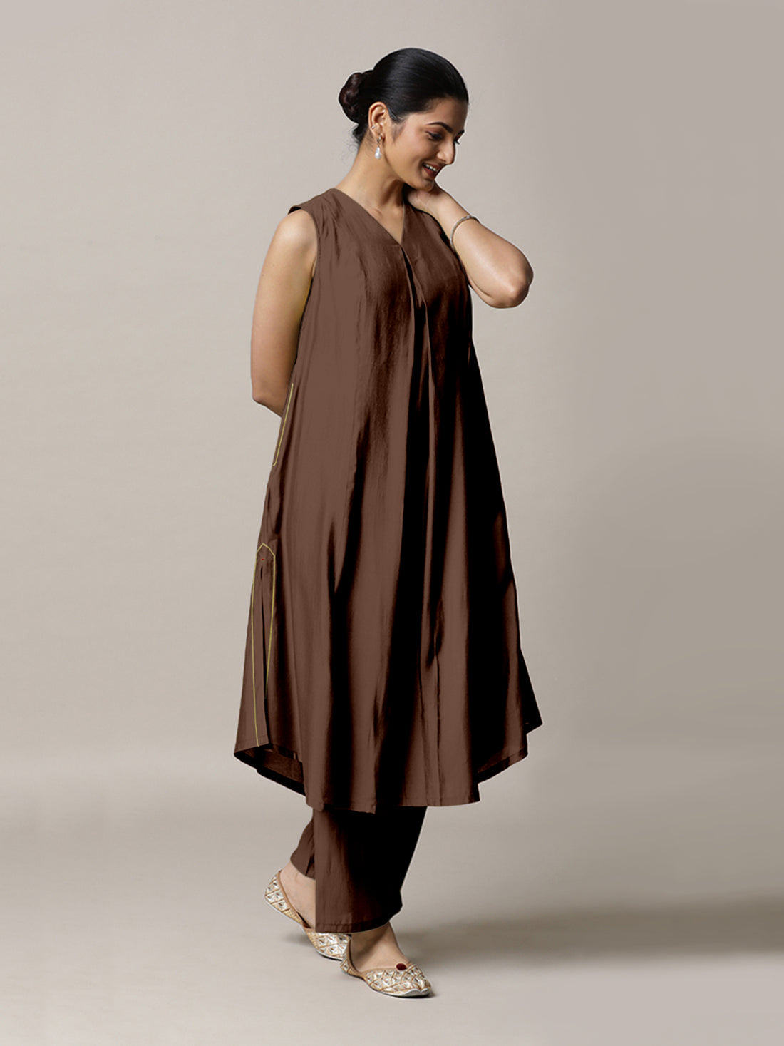 Mirha x Rozaana Kurta, in Brown Viscose, featuring sleeveless and v-neckline, made for daily & work (view 7).