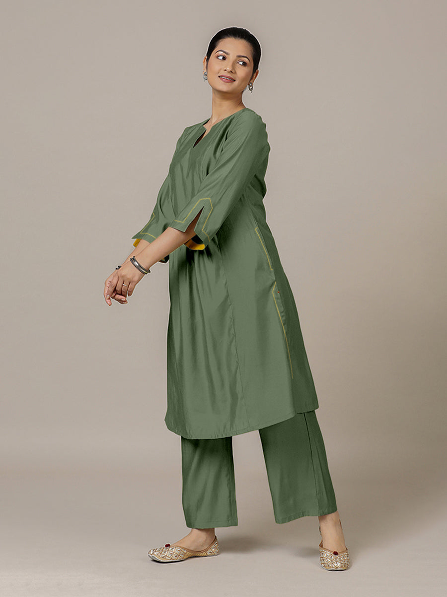 Nimrat x Rozaana Kurta, in Green Viscose, featuring three quarter sleeves and round neck with splitline.