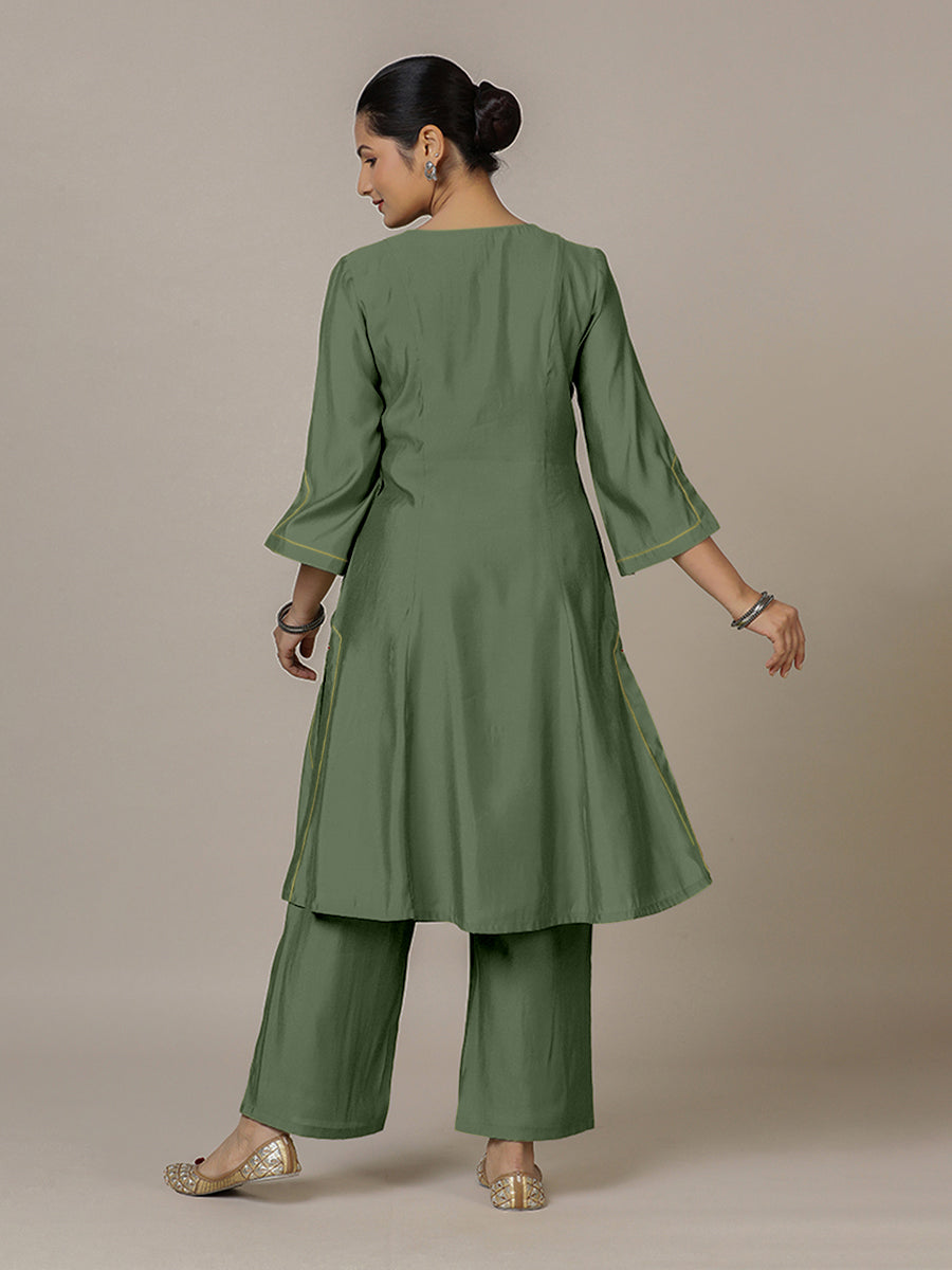 Nimrat x Rozaana Kurta, in Green Viscose, featuring three quarter sleeves and round neck with splitline (view 2).