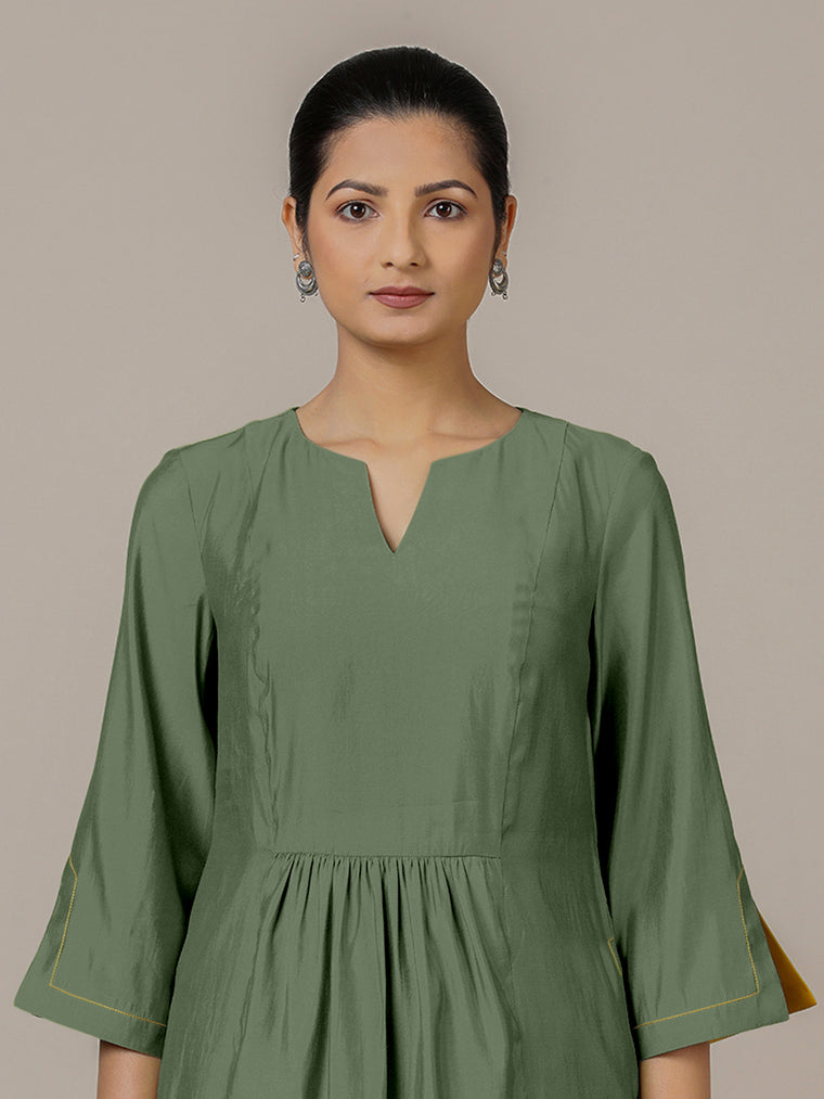 Nimrat x Rozaana Kurta, in Green Viscose, featuring three quarter sleeves and round neck with splitline (view 3).