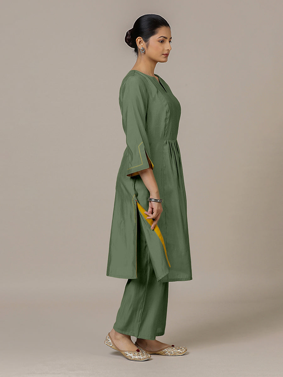 Nimrat x Rozaana Kurta, in Green Viscose, featuring three quarter sleeves and round neck with splitline (view 5).