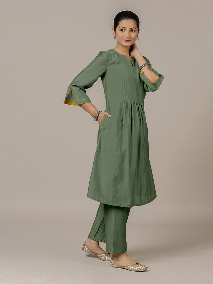 Nimrat x Rozaana Kurta, in Green Viscose, featuring three quarter sleeves and round neck with splitline (view 8).