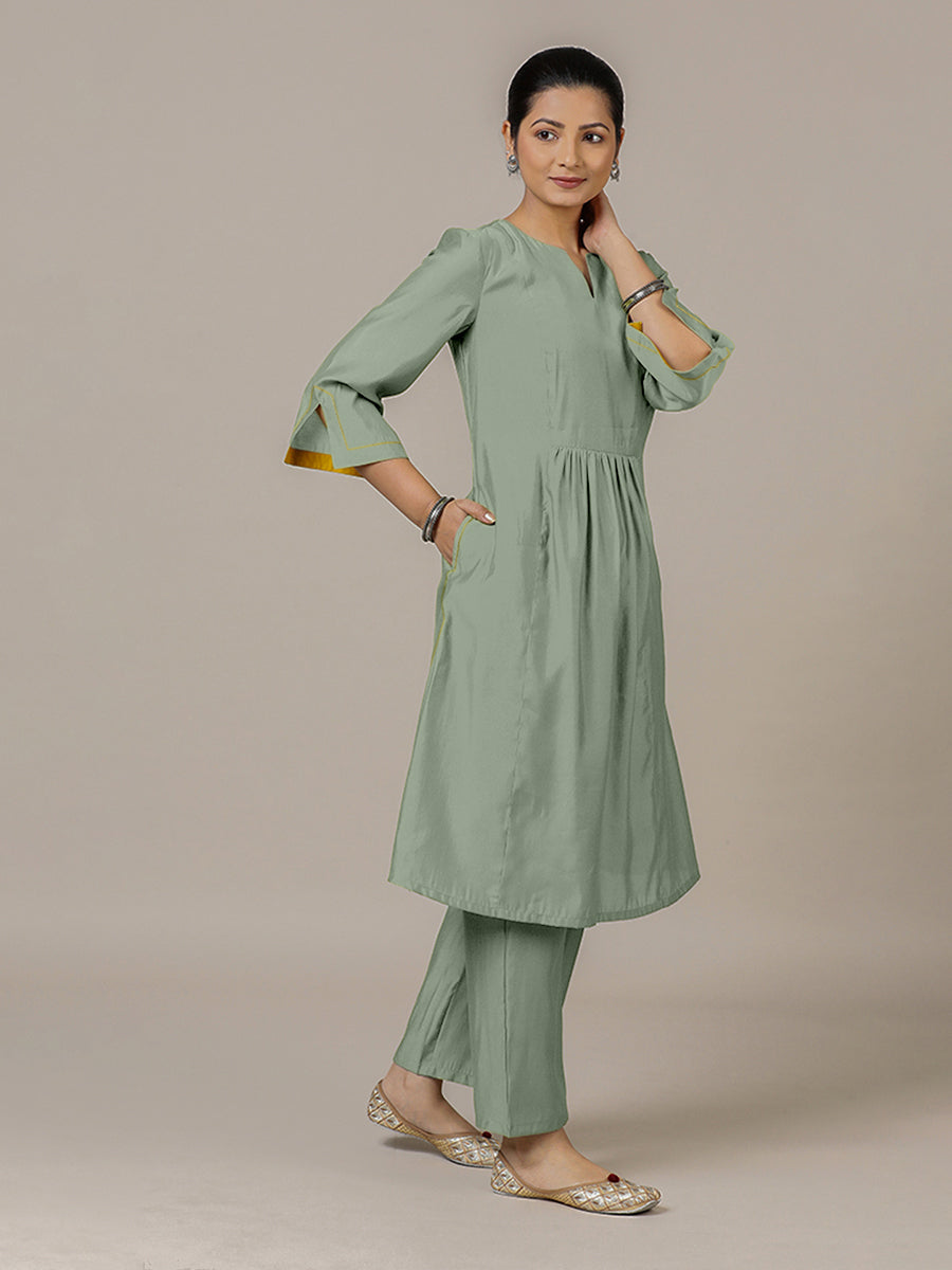Nimrat x Rozaana Kurta, in Green Viscose, featuring three quarter sleeves and round neck with splitline (view 8).