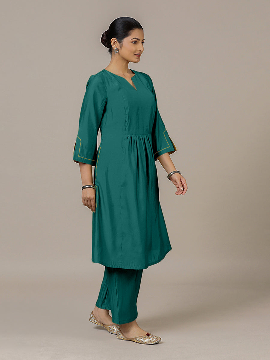 Nimrat x Rozaana Kurta, in Green Viscose, featuring three quarter sleeves and round neck with splitline (view 8).