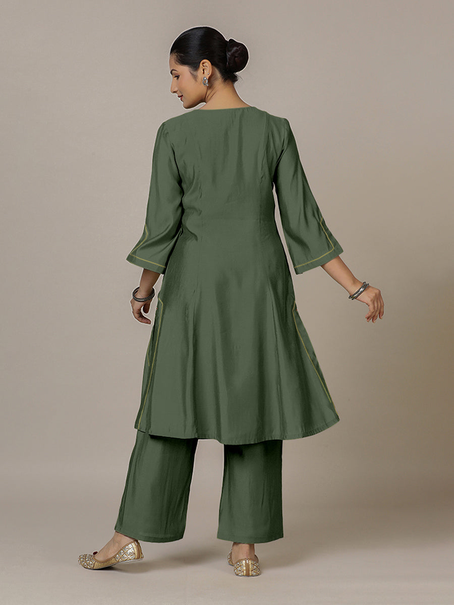 Nimrat x Rozaana Kurta, in Green Viscose, featuring three quarter sleeves and round neck with splitline (view 2).