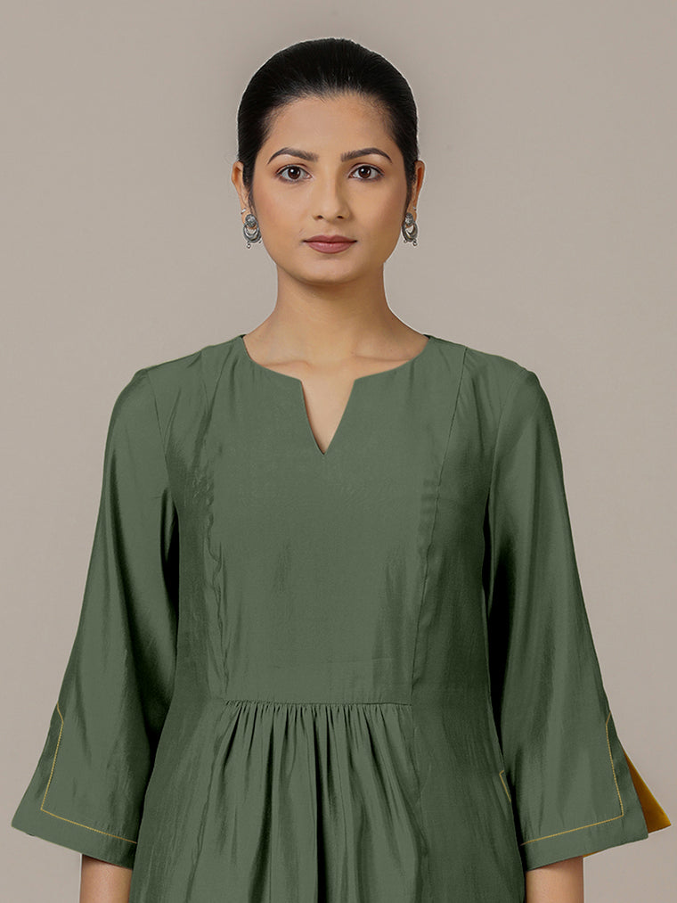 Nimrat x Rozaana Kurta, in Green Viscose, featuring three quarter sleeves and round neck with splitline (view 3).
