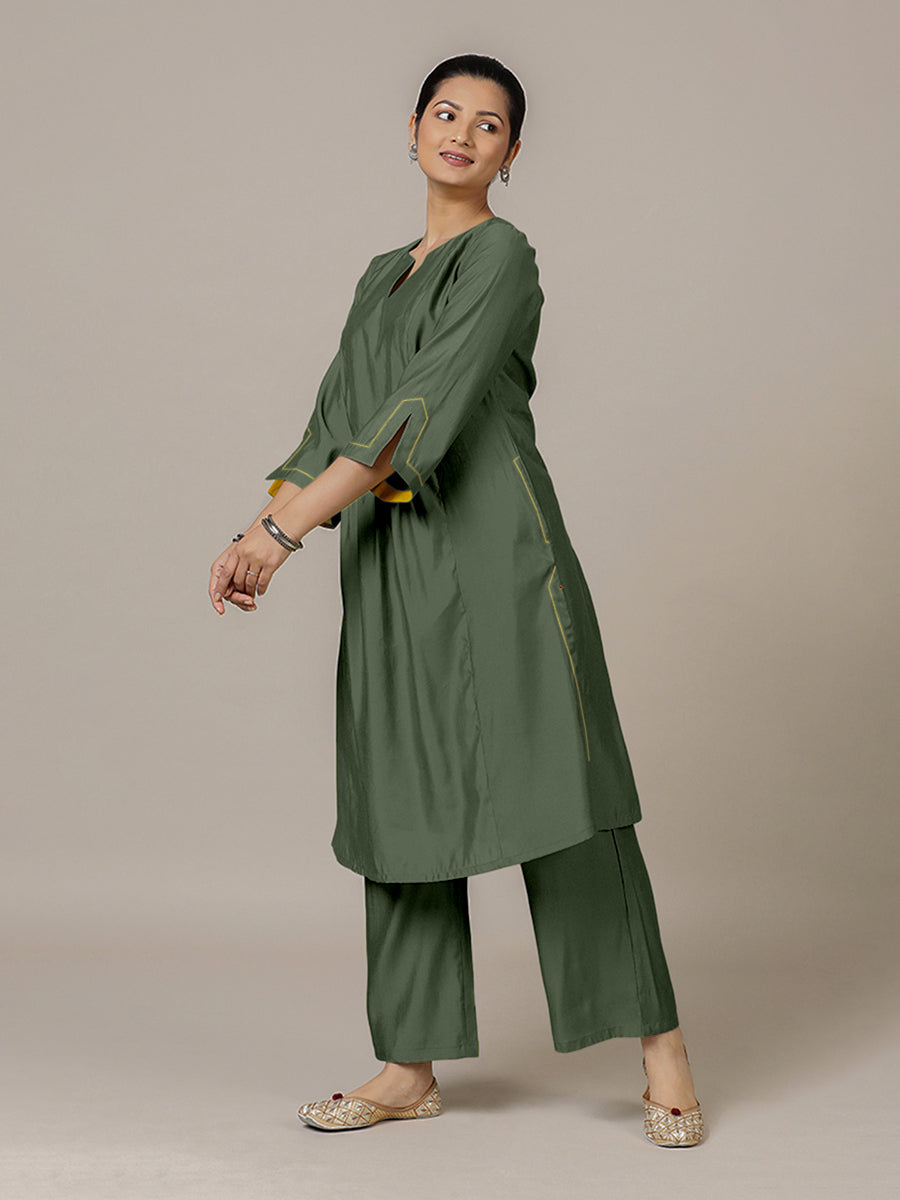 Nimrat x Rozaana Kurta, in Green Viscose, featuring three quarter sleeves and round neck with splitline (view 8).