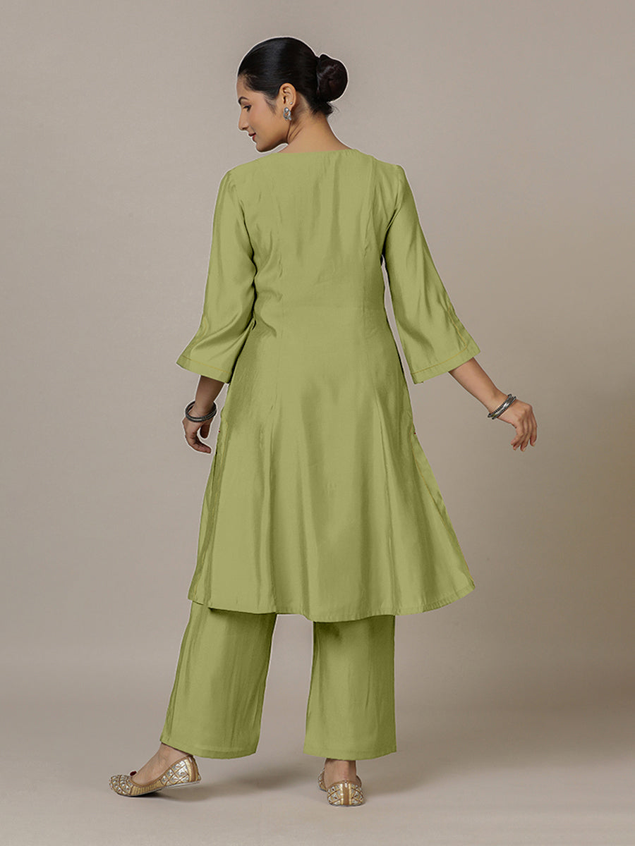 Nimrat x Rozaana Kurta, in Green Viscose, featuring three quarter sleeves and round neck with splitline (view 2).