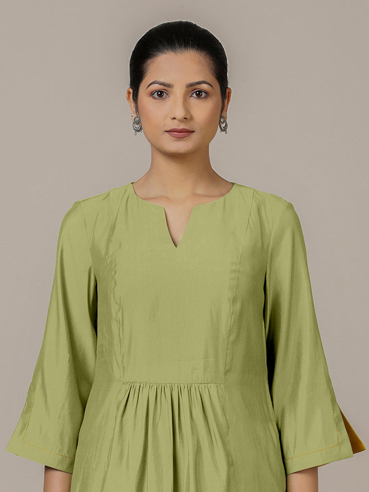 Nimrat x Rozaana Kurta, in Green Viscose, featuring three quarter sleeves and round neck with splitline (view 3).