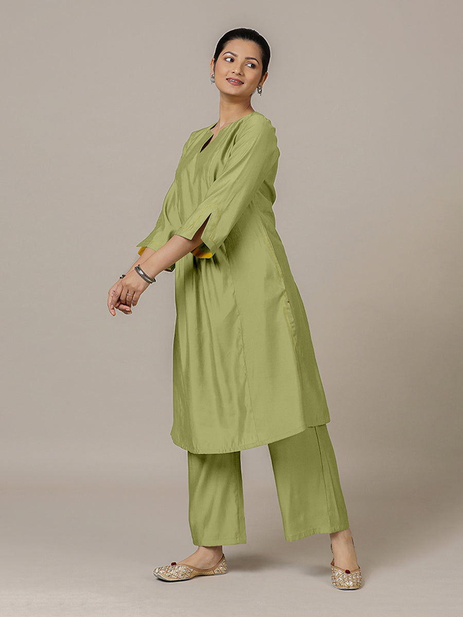 Nimrat x Rozaana Kurta, in Green Viscose, featuring three quarter sleeves and round neck with splitline (view 8).