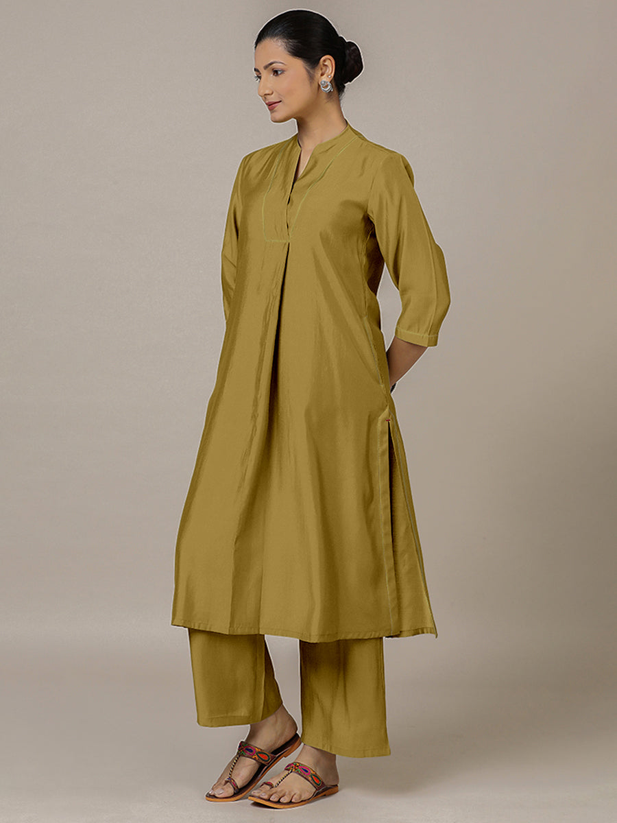 Paakhi x Rozaana Kurta, in Yellow Viscose, featuring three quarter sleeves and round neck with splitline (view 8).