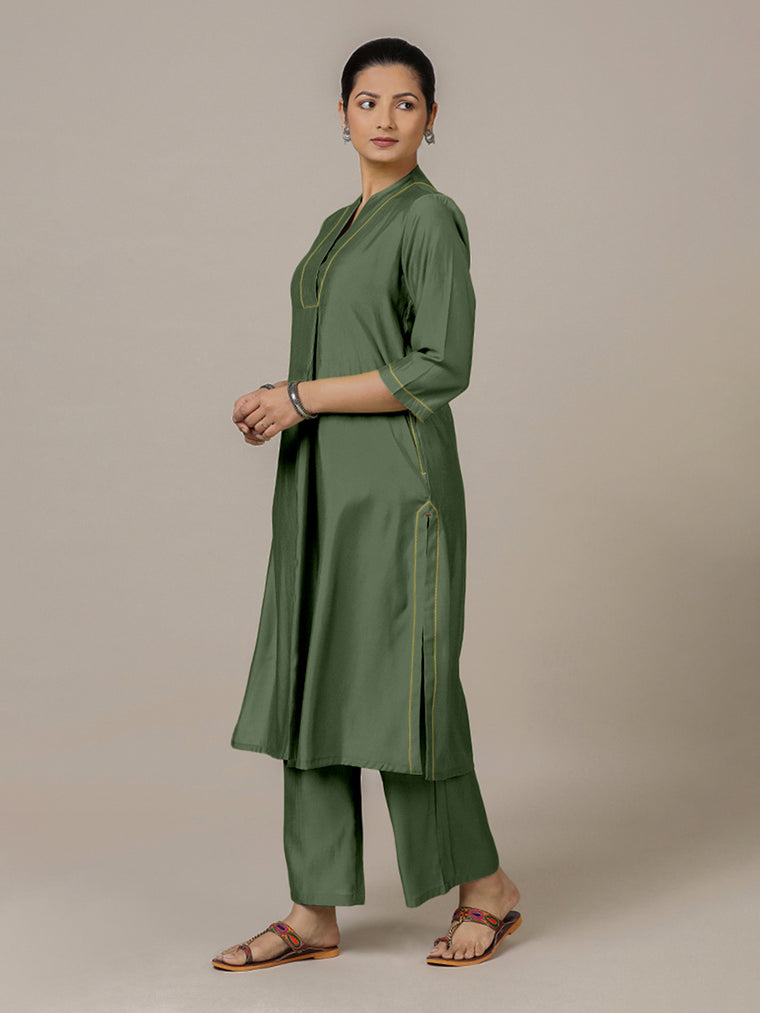 Paakhi x Rozaana Kurta, in Green Viscose, featuring three quarter sleeves and round neck with splitline.