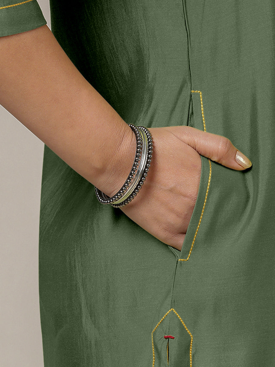 Paakhi x Rozaana Kurta, in Green Viscose, featuring three quarter sleeves and round neck with splitline (view 5).