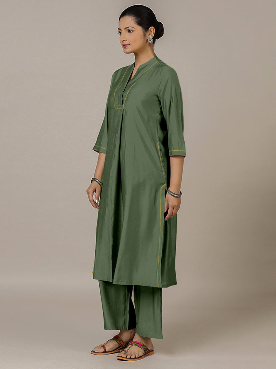 Paakhi x Rozaana Kurta, in Green Viscose, featuring three quarter sleeves and round neck with splitline (view 7).