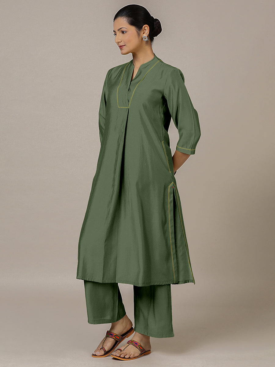 Paakhi x Rozaana Kurta, in Green Viscose, featuring three quarter sleeves and round neck with splitline (view 8).