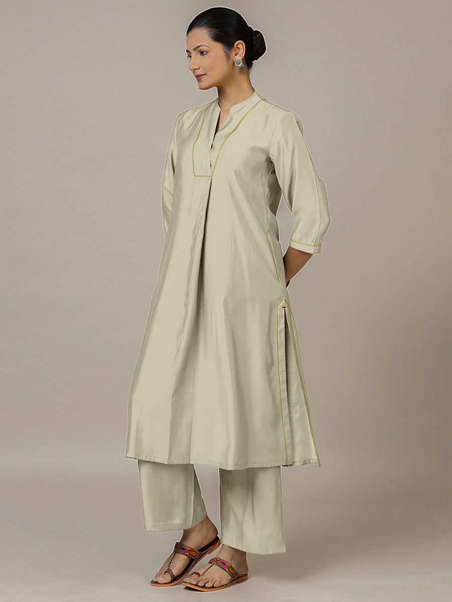 Paakhi x Rozaana Kurta, in Cream Viscose, featuring three quarter sleeves and round neck with splitline.