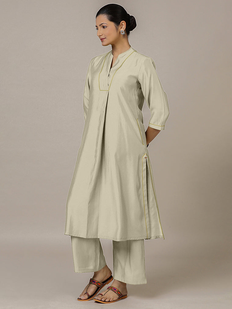 Paakhi x Rozaana Kurta, in Cream Viscose, featuring three quarter sleeves and round neck with splitline.