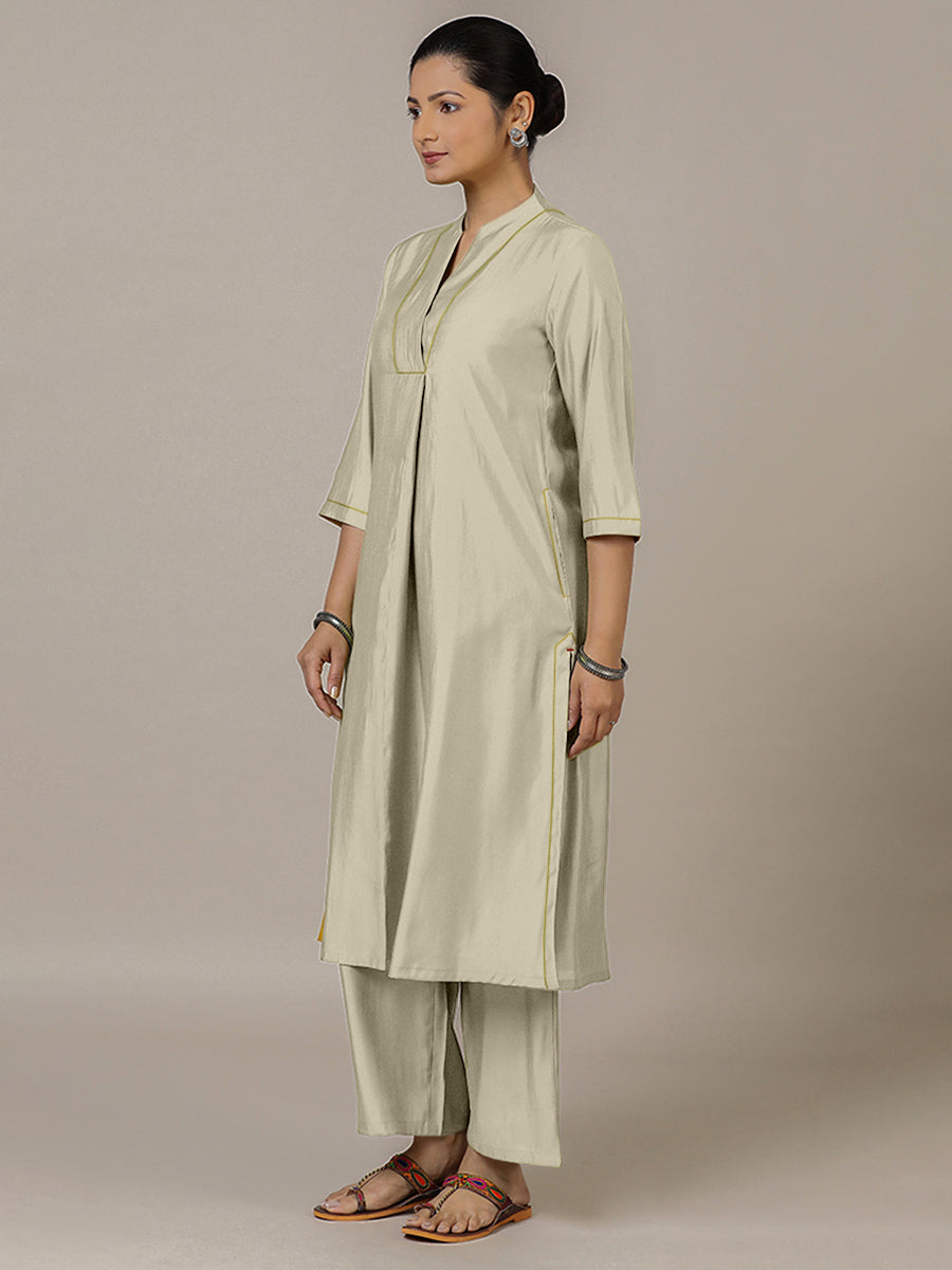 Paakhi x Rozaana Kurta, in Cream Viscose, featuring three quarter sleeves and round neck with splitline (view 7).