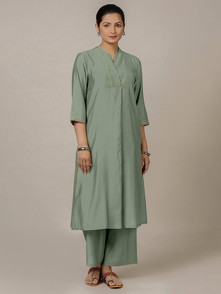 Paakhi x Rozaana Kurta, in Green Viscose, featuring three quarter sleeves and round neck with splitline.