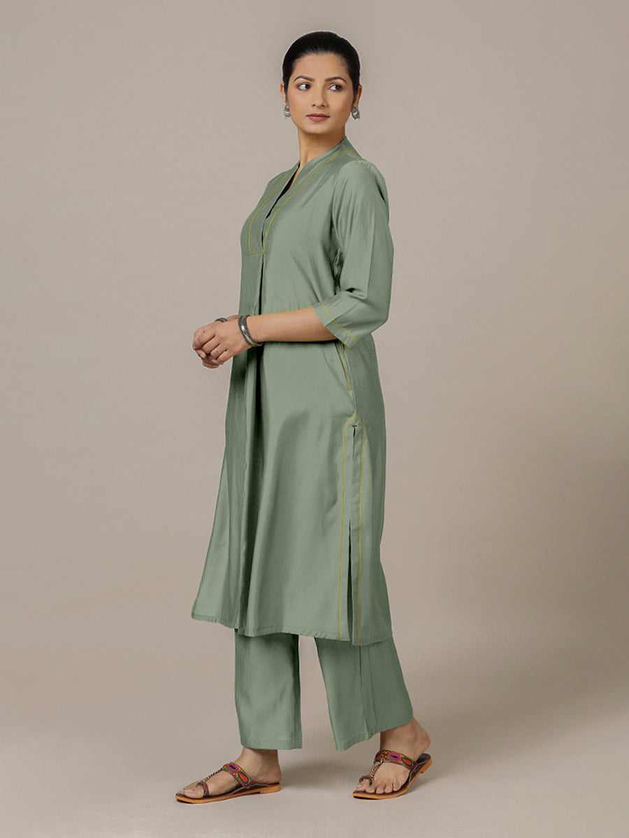 Paakhi x Rozaana Kurta, in Green Viscose, featuring three quarter sleeves and round neck with splitline (view 8).