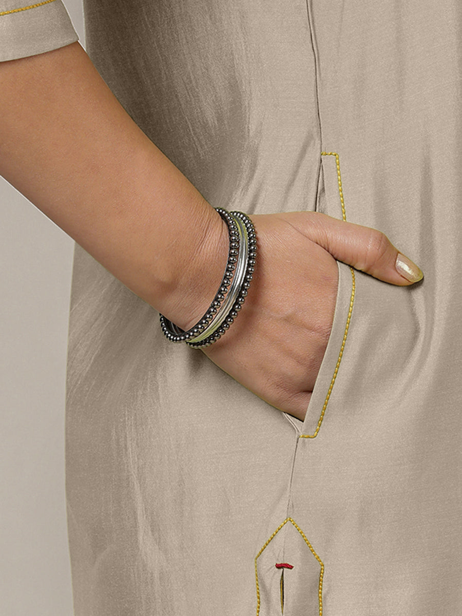 Paakhi x Rozaana Kurta, in Grey Viscose, featuring three quarter sleeves and round neck with splitline (view 5).
