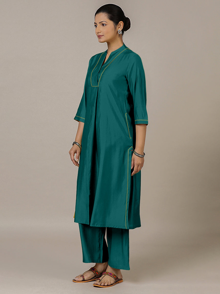 Paakhi x Rozaana Kurta, in Green Viscose, featuring three quarter sleeves and round neck with splitline.