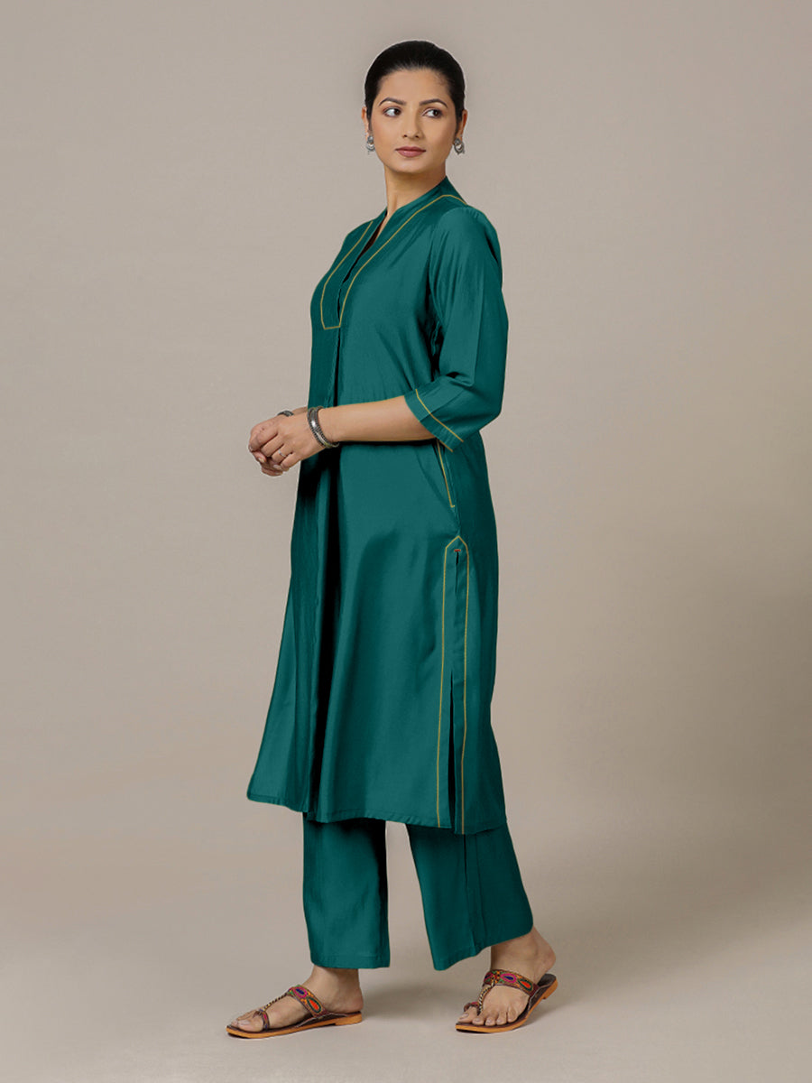 Paakhi x Rozaana Kurta, in Green Viscose, featuring three quarter sleeves and round neck with splitline (view 7).