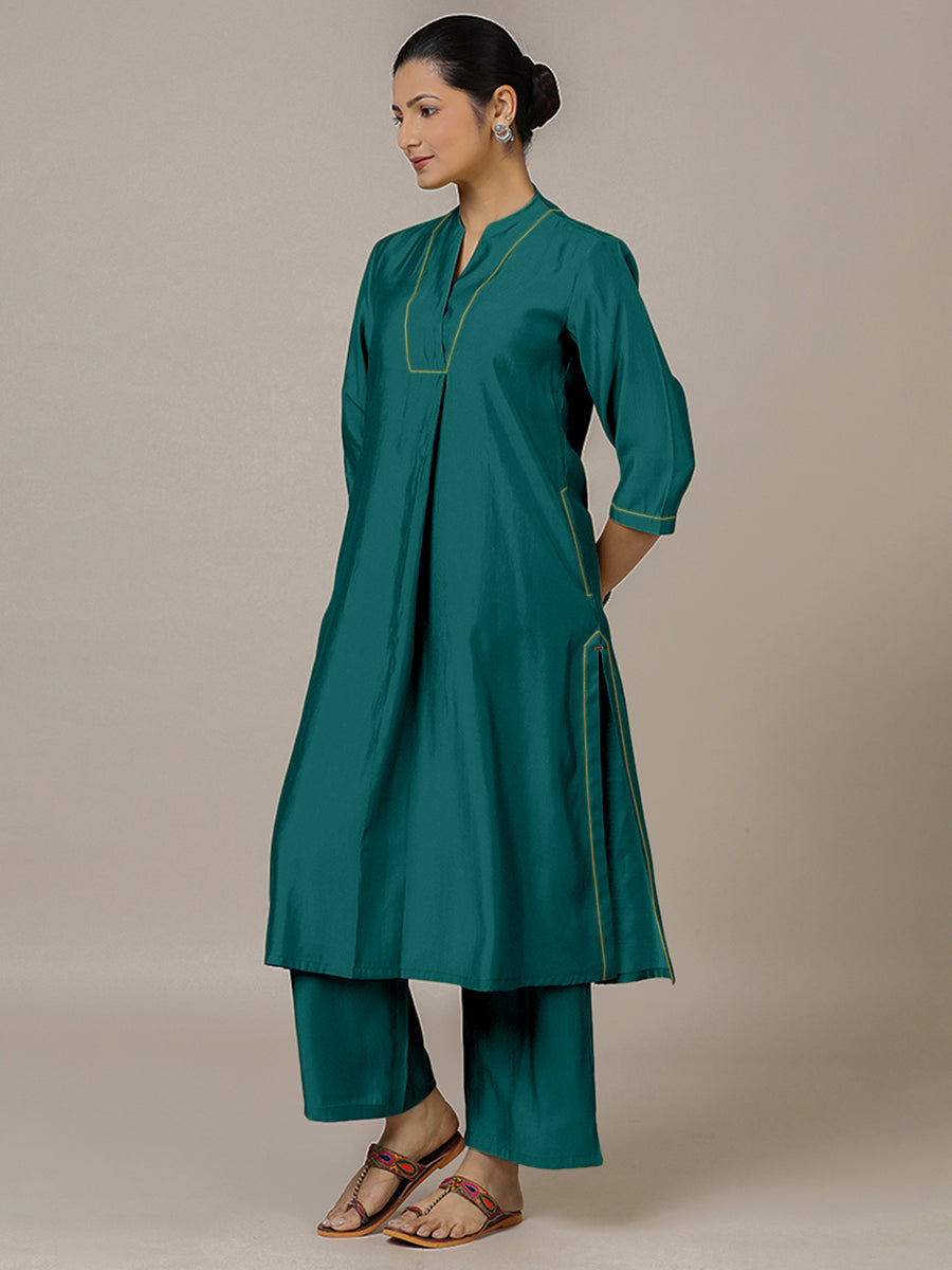 Paakhi x Rozaana Kurta, in Green Viscose, featuring three quarter sleeves and round neck with splitline (view 8).