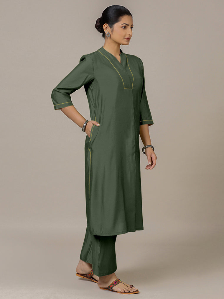 Paakhi x Rozaana Kurta, in Green Viscose, featuring three quarter sleeves and round neck with splitline.