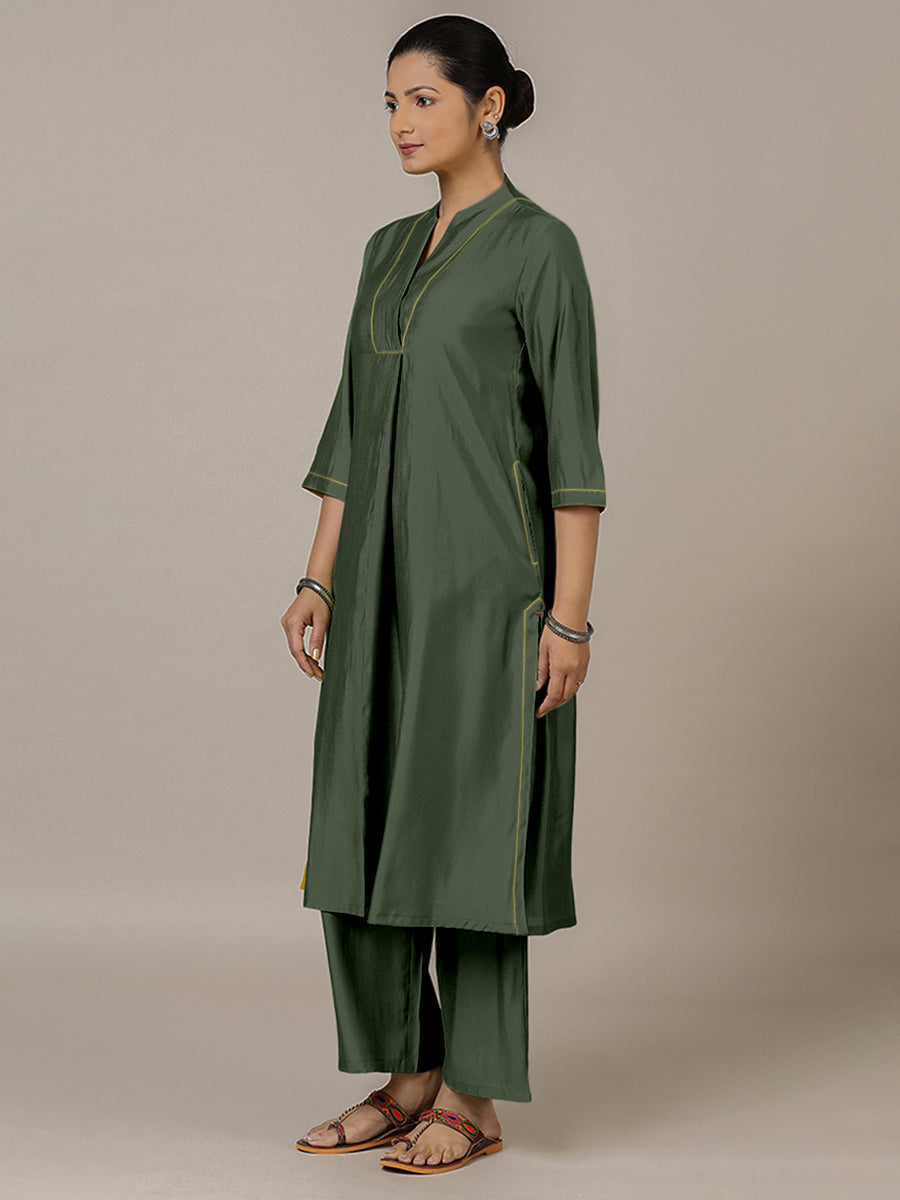 Paakhi x Rozaana Kurta, in Green Viscose, featuring three quarter sleeves and round neck with splitline (view 7).
