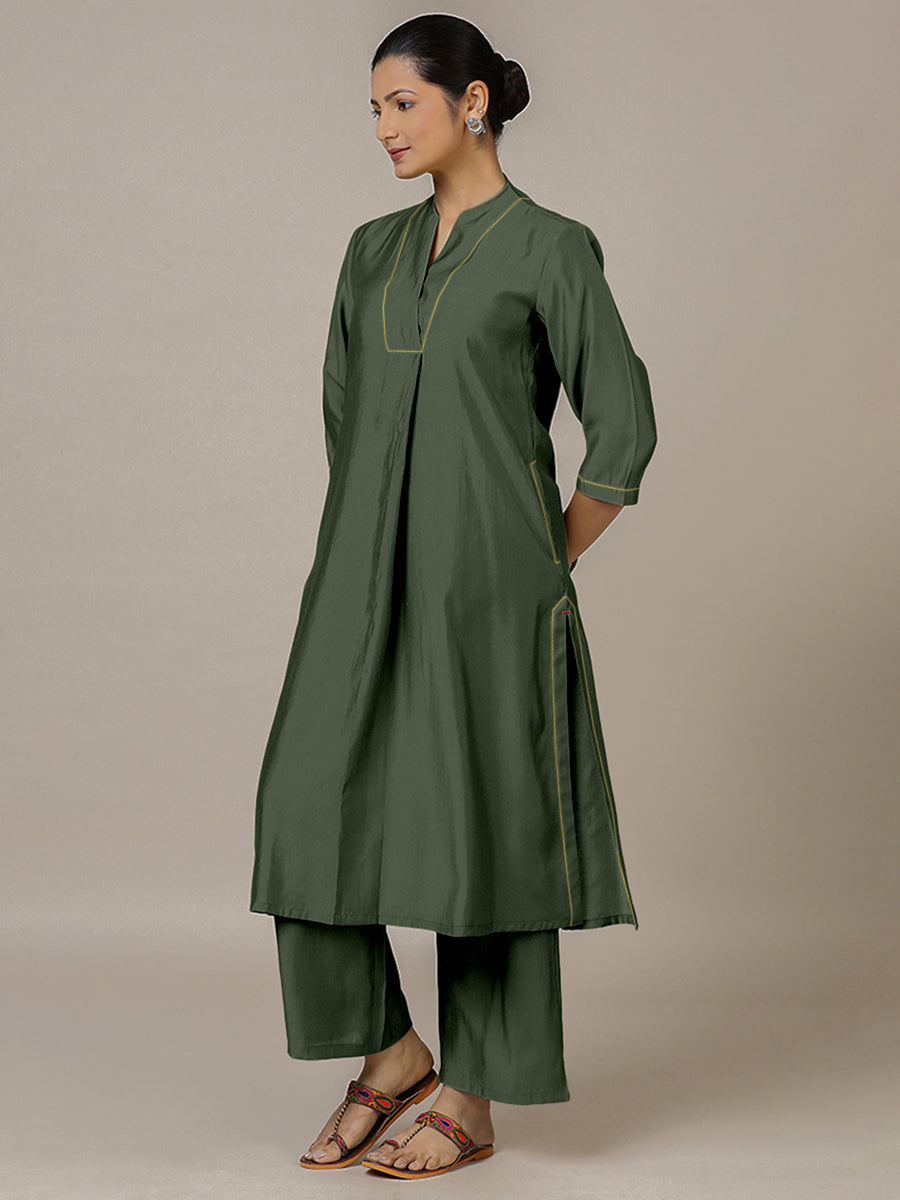 Paakhi x Rozaana Kurta, in Green Viscose, featuring three quarter sleeves and round neck with splitline (view 8).