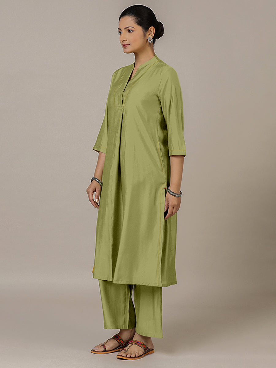 Paakhi x Rozaana Kurta, in Green Viscose, featuring three quarter sleeves and round neck with splitline (view 7).