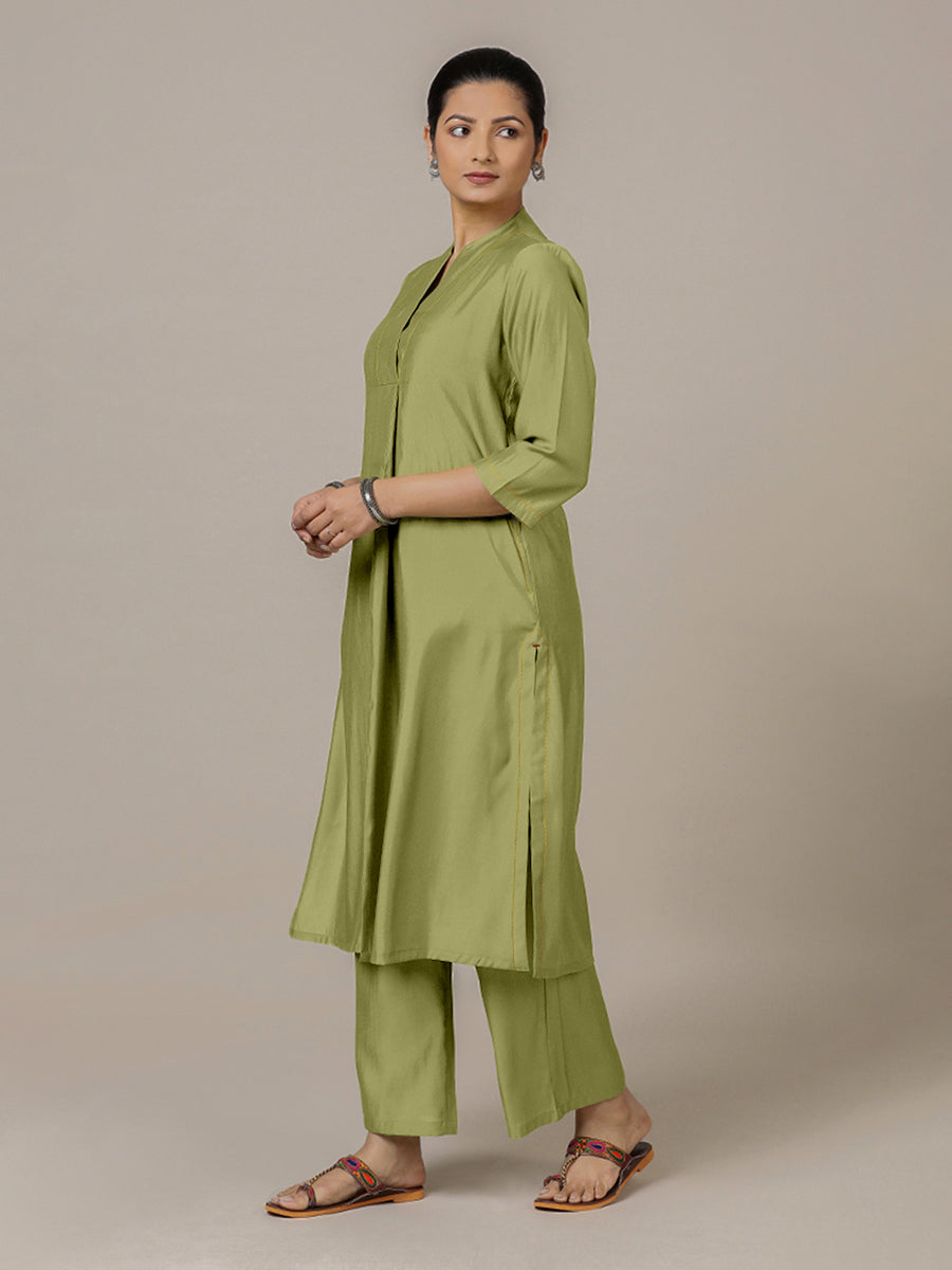 Paakhi x Rozaana Kurta, in Green Viscose, featuring three quarter sleeves and round neck with splitline (view 8).
