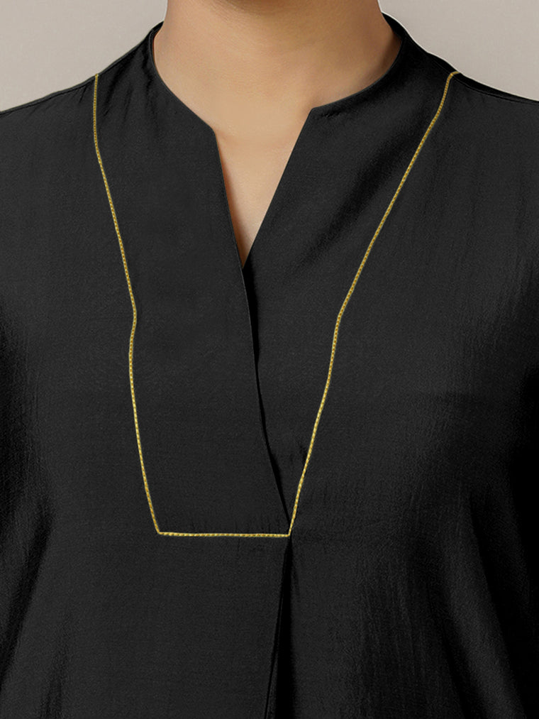 Paakhi x Rozaana Kurta, in Black Viscose, featuring three quarter sleeves and round neck with splitline (view 3).