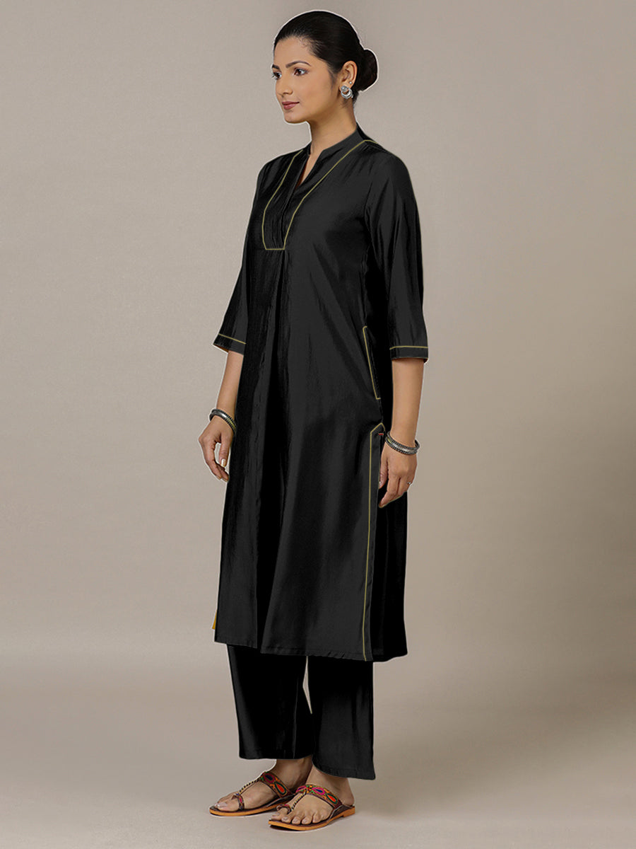 Paakhi x Rozaana Kurta, in Black Viscose, featuring three quarter sleeves and round neck with splitline (view 7).