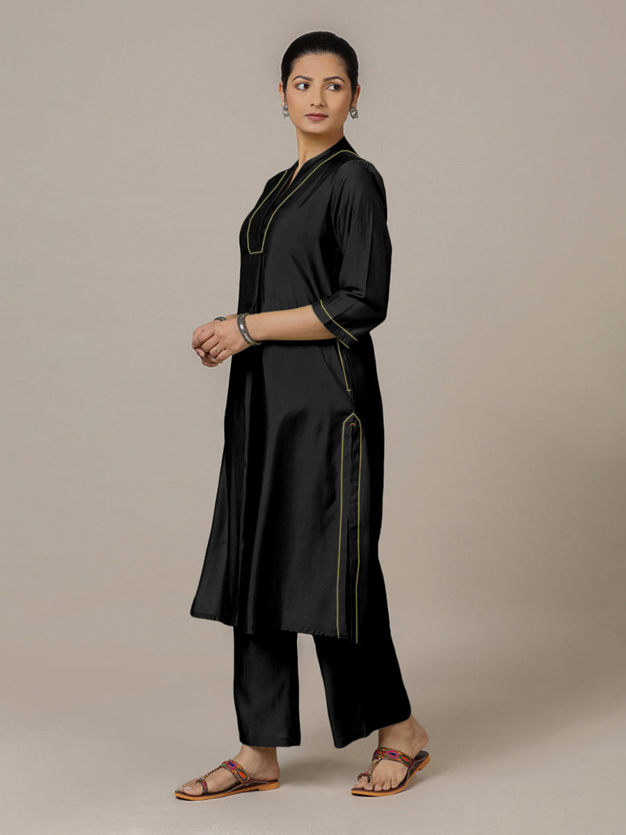 Paakhi x Rozaana Kurta, in Black Viscose, featuring three quarter sleeves and round neck with splitline (view 8).