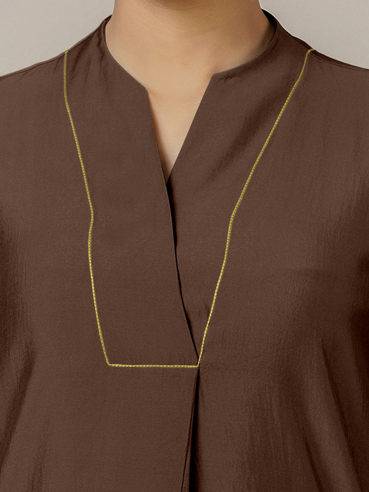 Paakhi x Rozaana Kurta, in Brown Viscose, featuring three quarter sleeves and round neck with splitline (view 3).