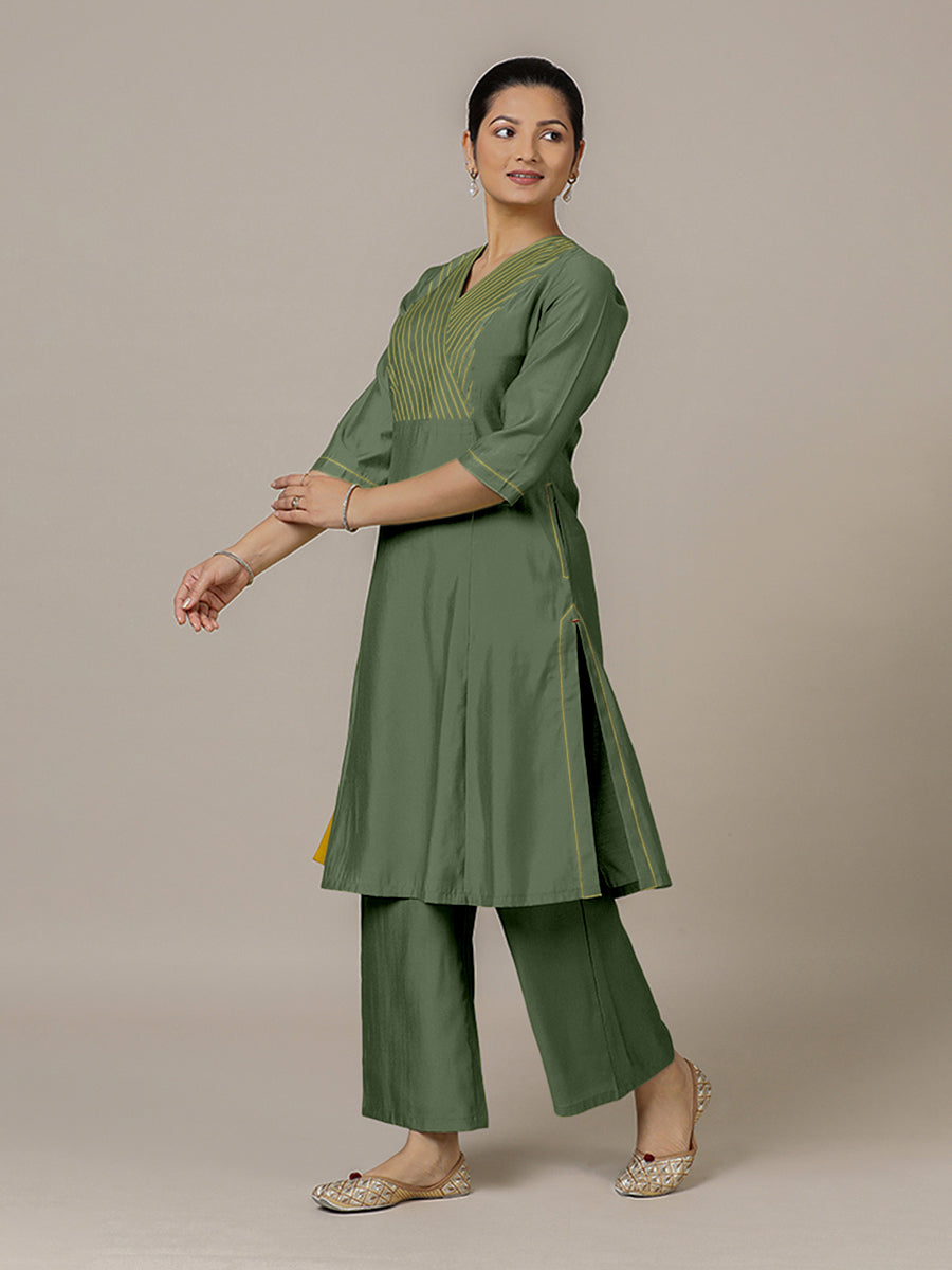 Piya x Rozaana Kurta, in Green Viscose, featuring three quarter sleeves and v-neckline, made for daily & work (view 7).