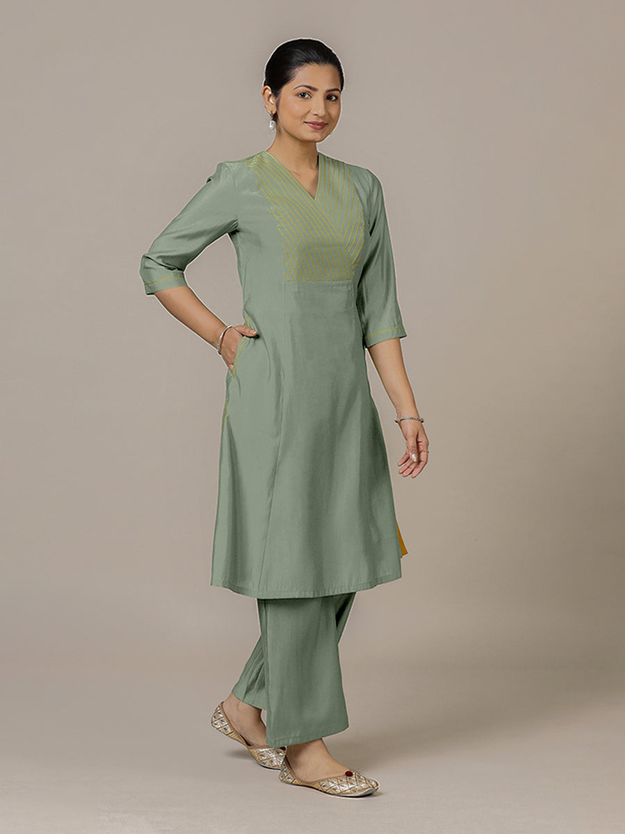 Piya x Rozaana Kurta, in Green Viscose, featuring three quarter sleeves and v-neckline, made for daily & work (view 8).