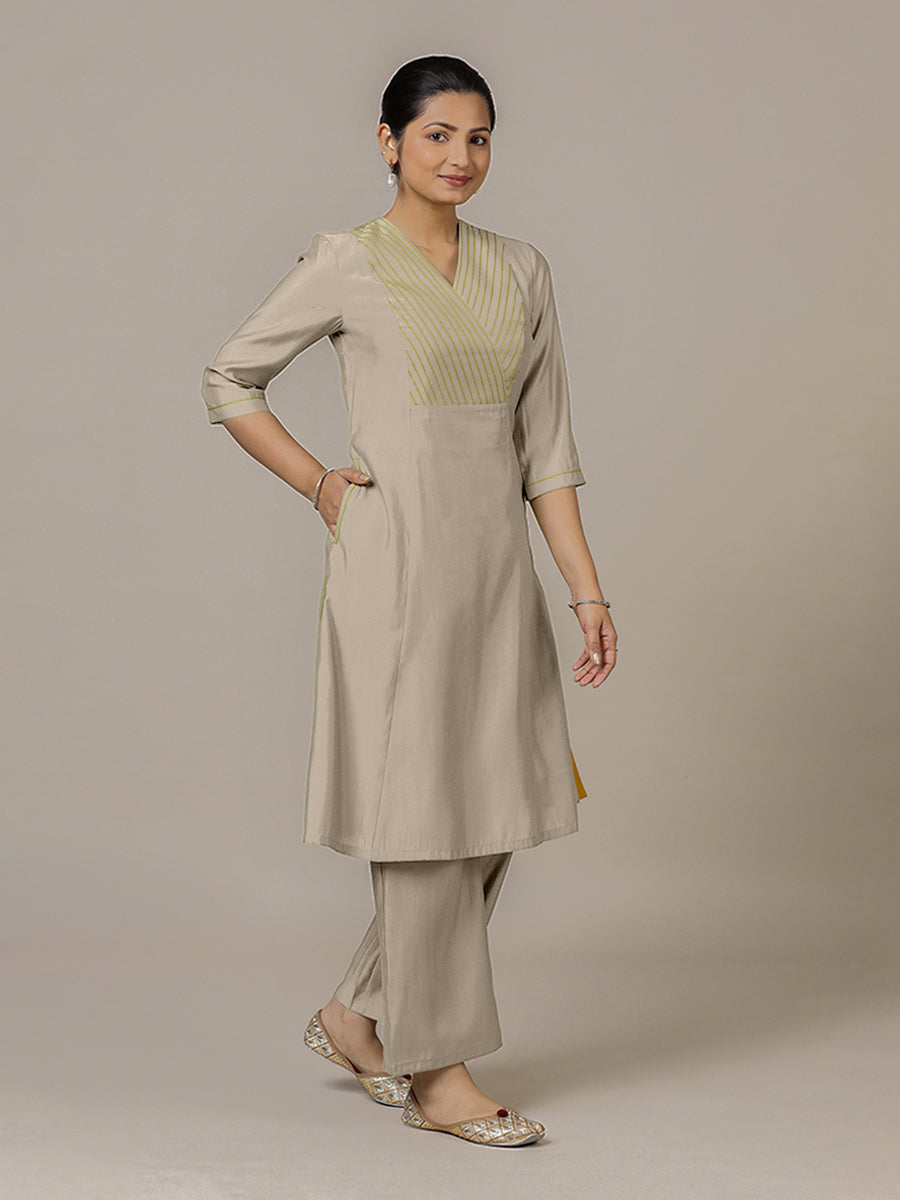 Piya x Rozaana Kurta, in Grey Viscose, featuring three quarter sleeves and v-neckline, made for daily & work (view 8).