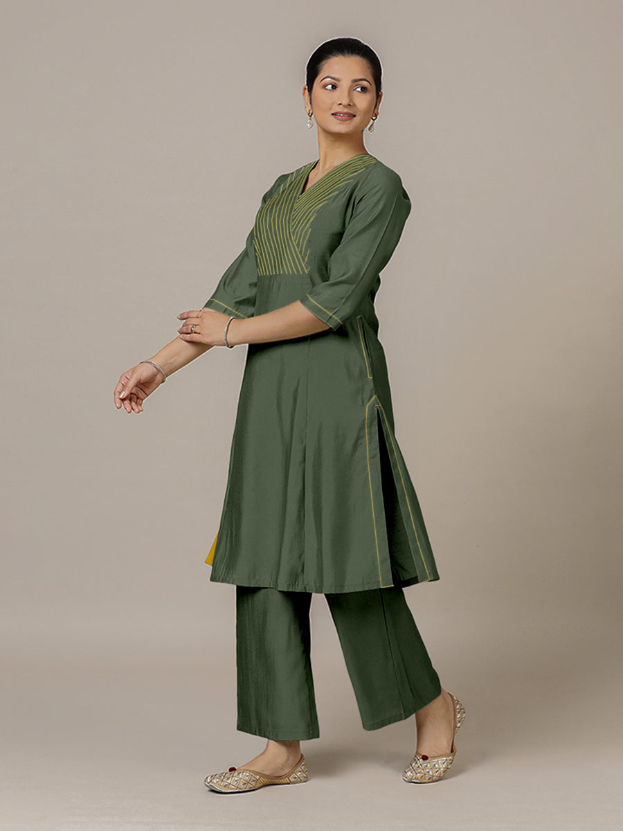 Piya x Rozaana Kurta, in Green Viscose, featuring three quarter sleeves and v-neckline, made for daily & work (view 7).